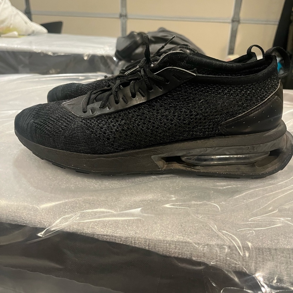 Nike Flyknit AirMax Racers Triple Black Size 10 Men’s